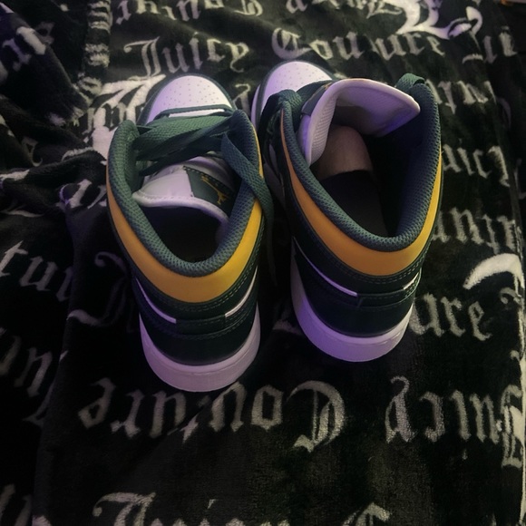 Jordan Mid Sonics size 5 boys in good condition - Picture 3 of 7